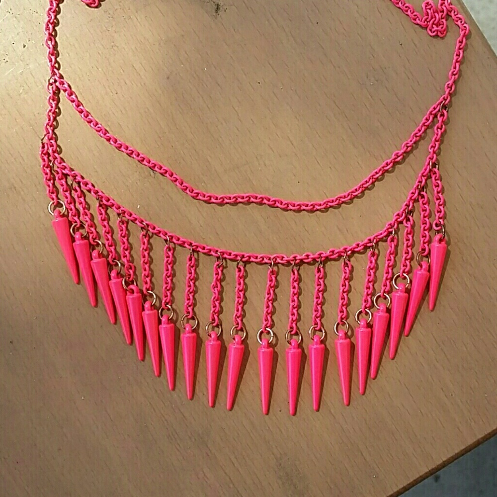 STATEMENT NECKLACE